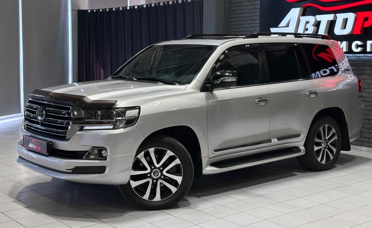 Toyota Land Cruiser 200 - 2