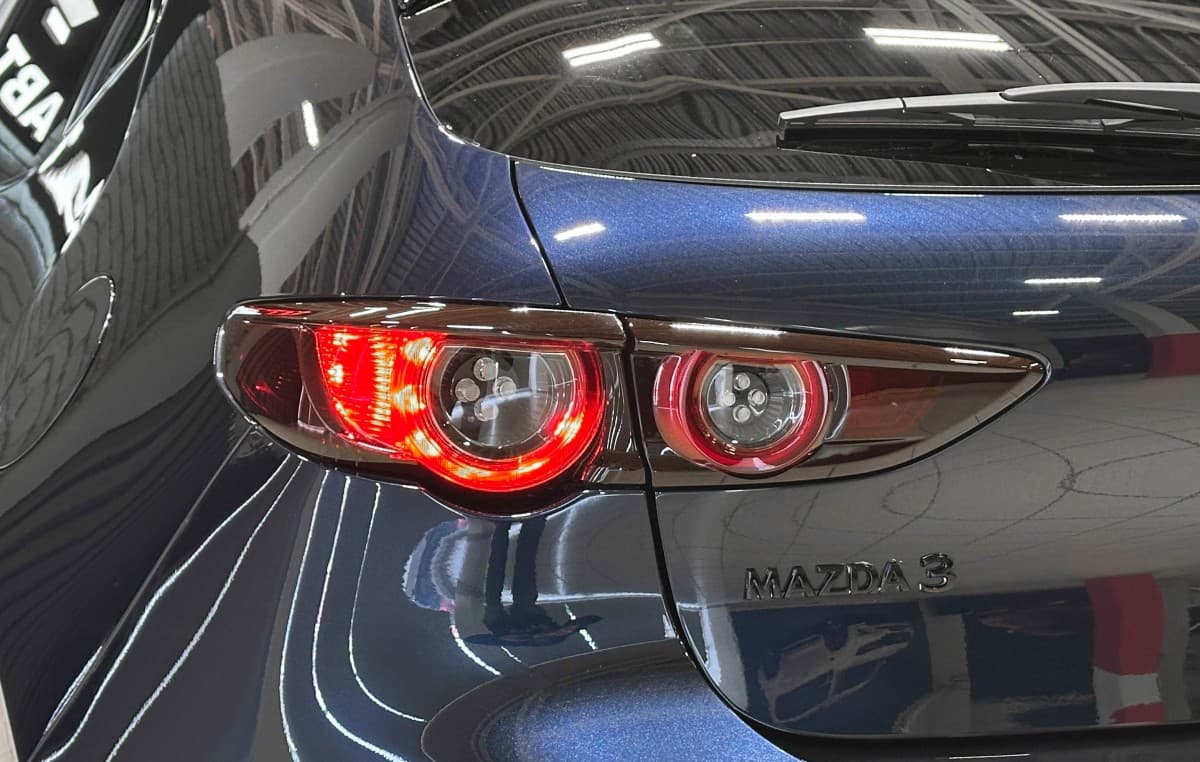 Mazda 3 - фото 8
