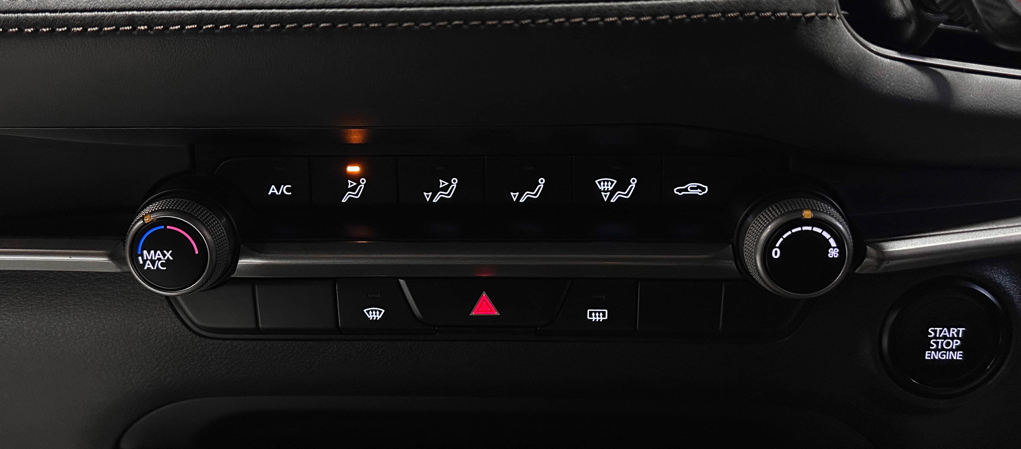 Mazda 3 - фото 24