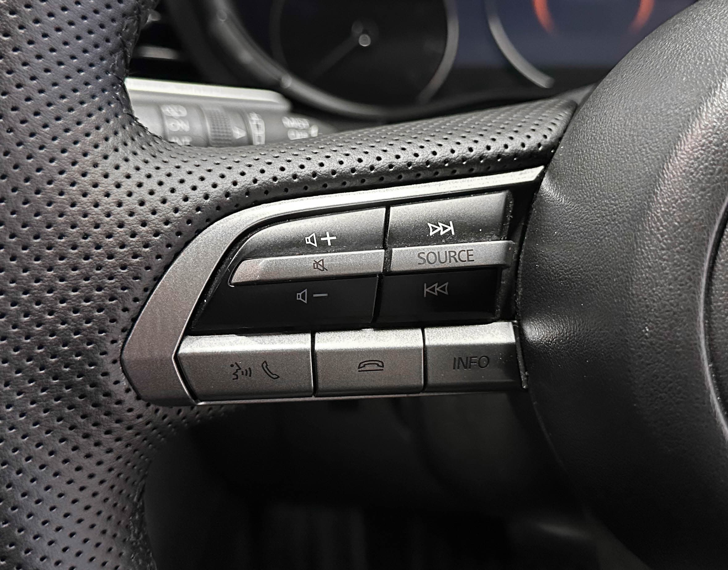 Mazda 3 - фото 19