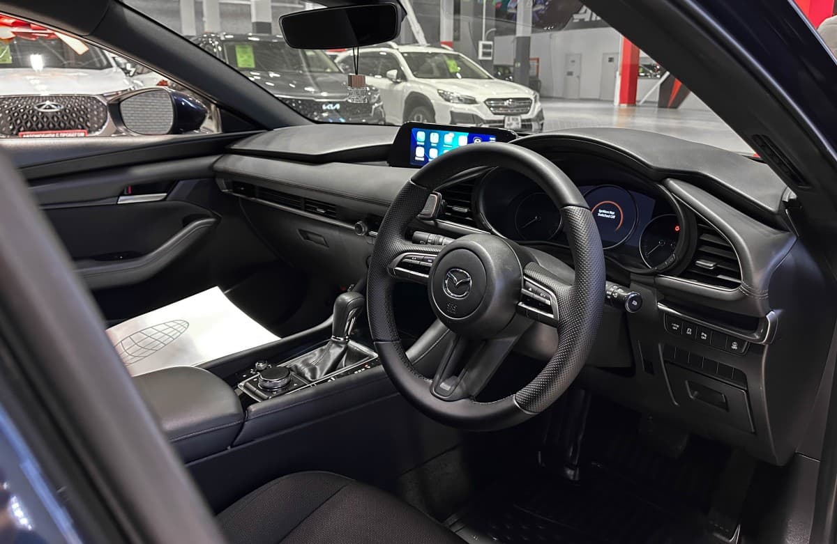 Mazda 3 - фото 10