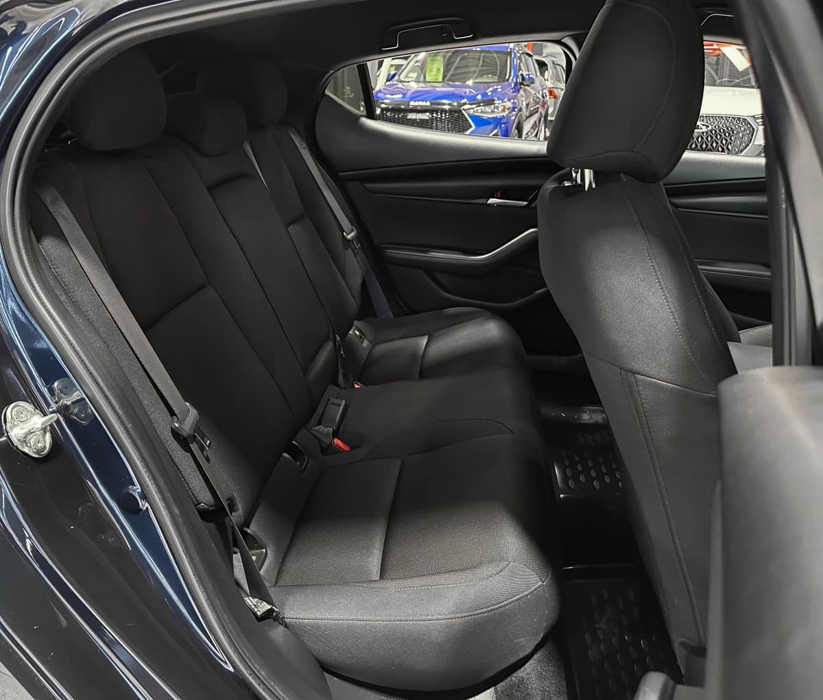 Mazda 3 - фото 12