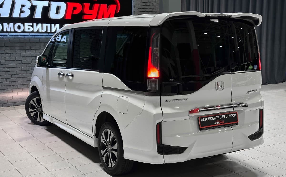 Honda Stepwgn - фото 9