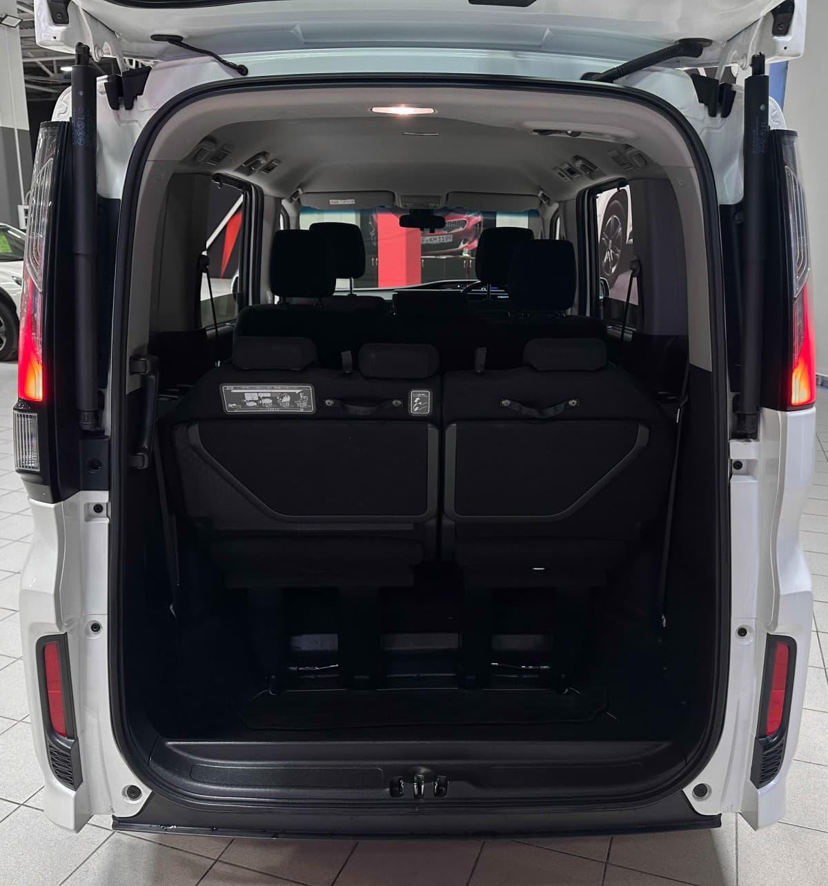 Honda Stepwgn - фото 13