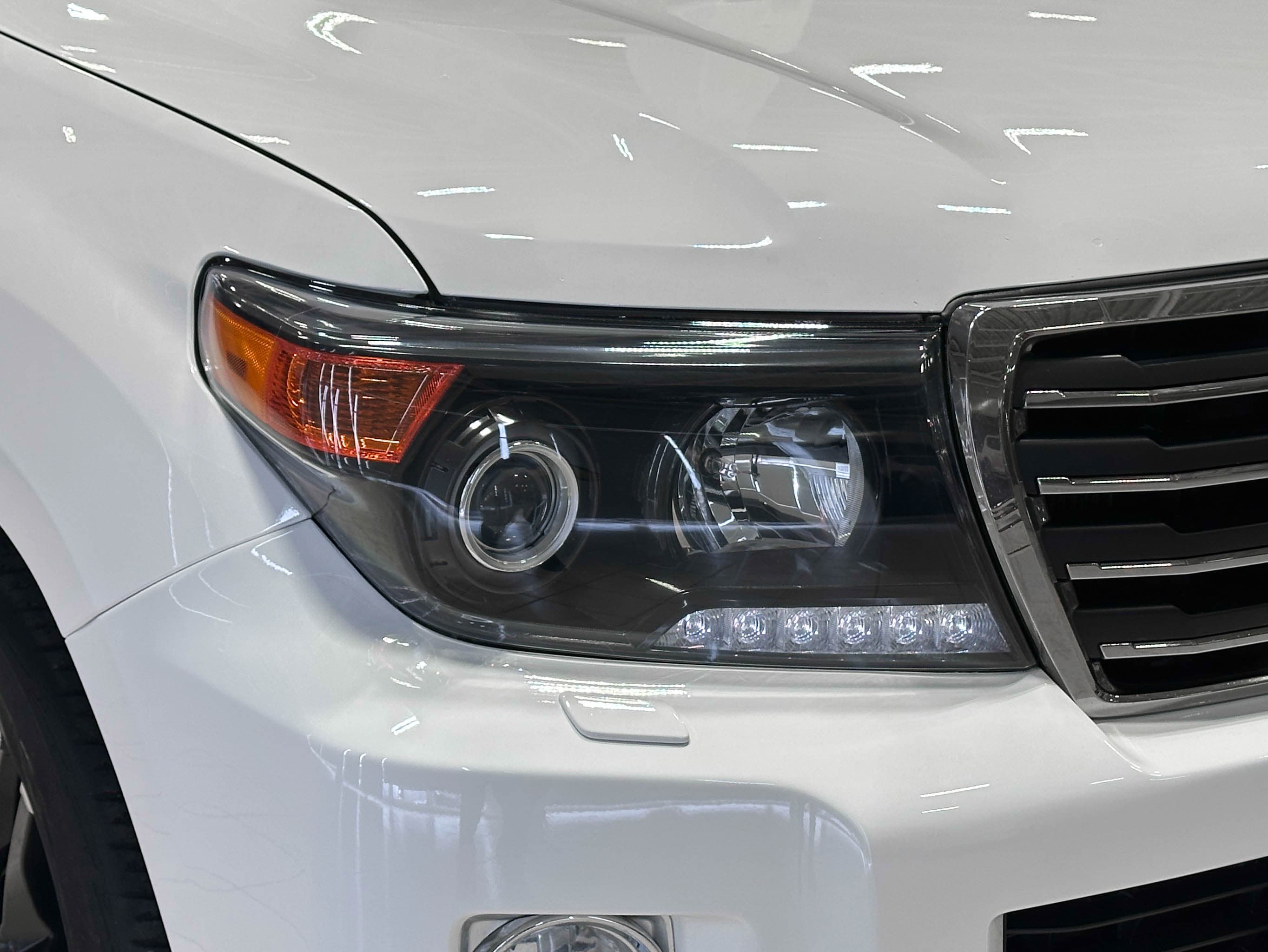 Toyota Land Cruiser 200 - 4