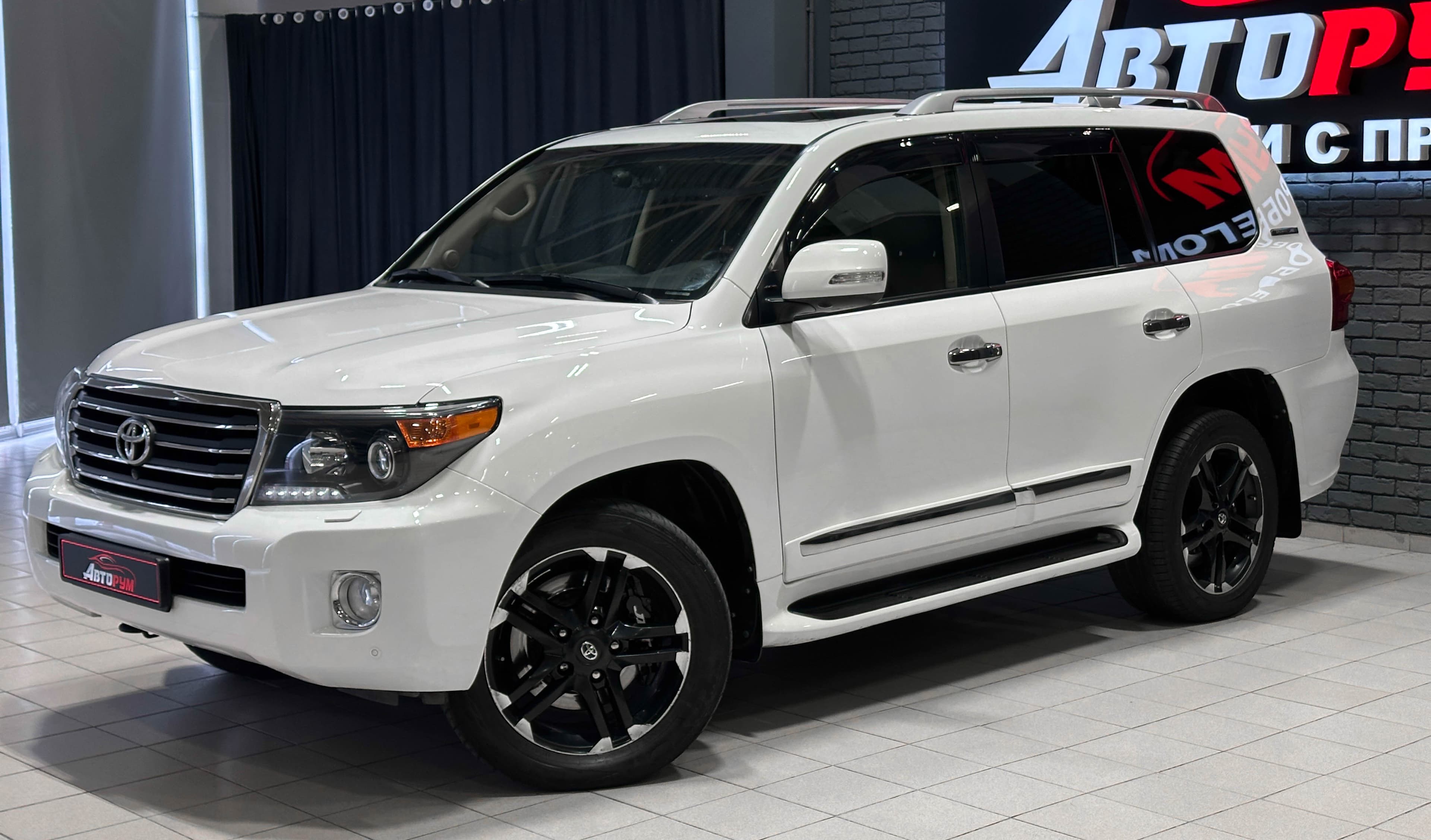 Toyota Land Cruiser 200 - 2