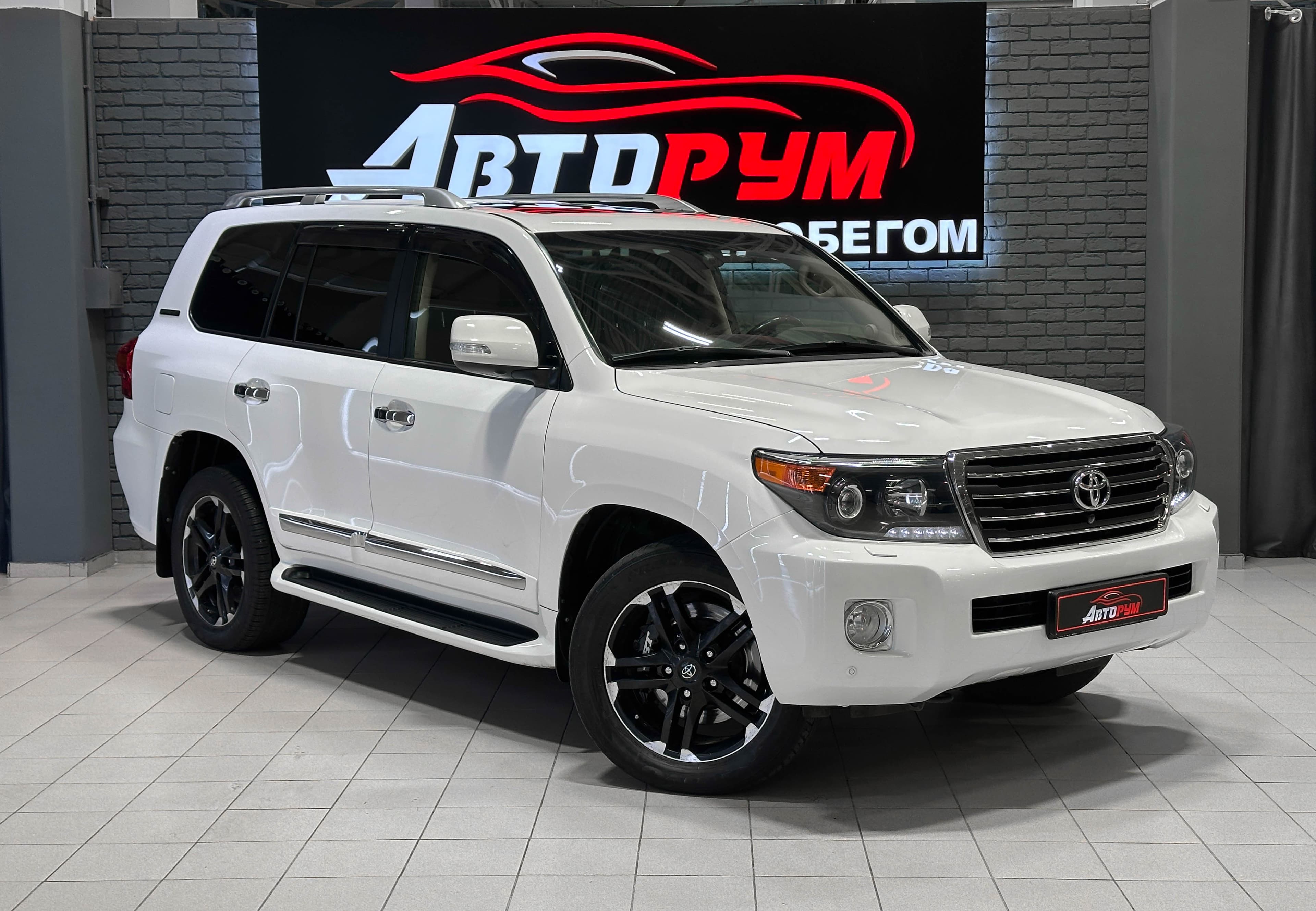 Toyota Land Cruiser 200 - 1