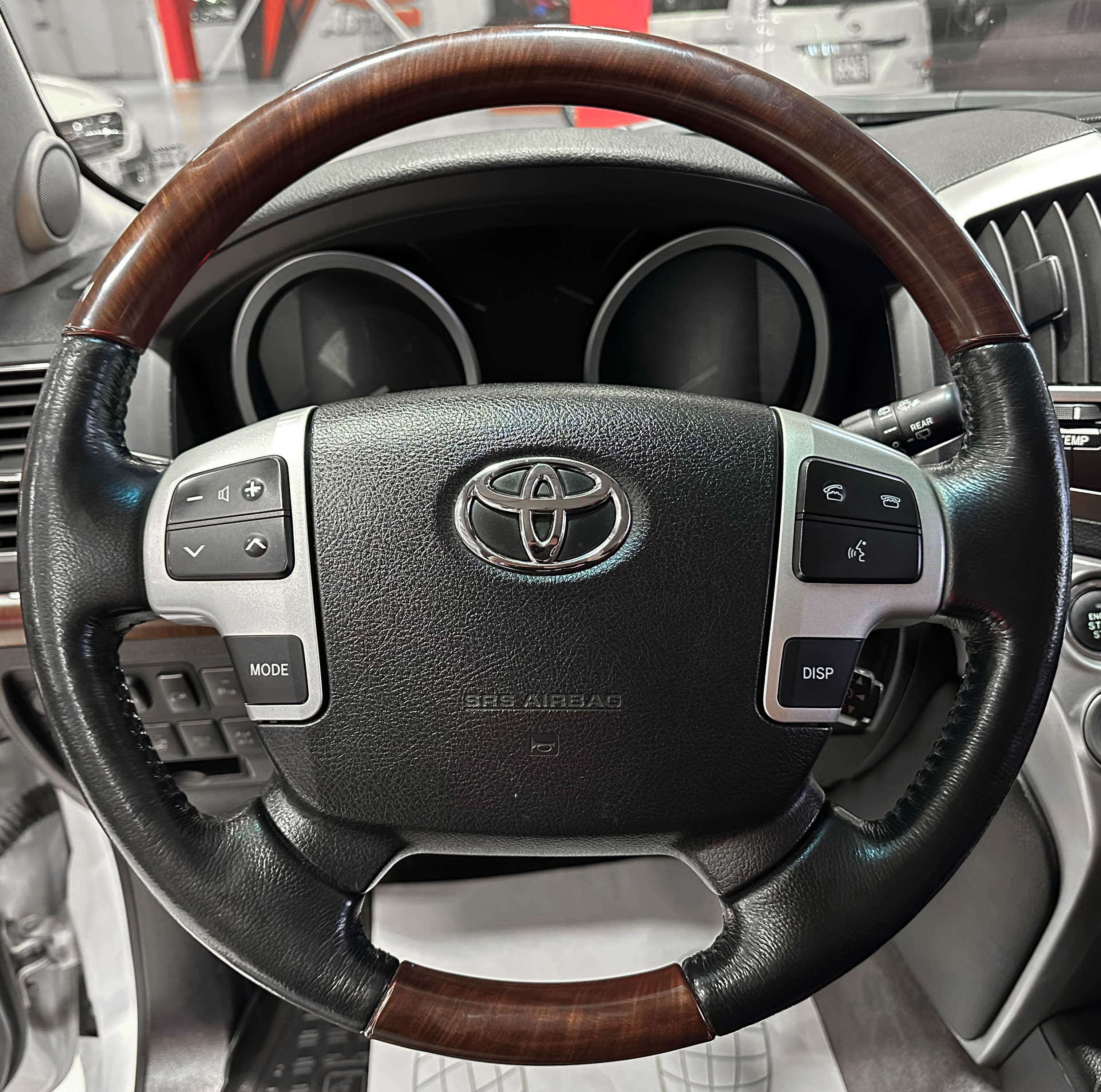 Toyota Land Cruiser 200 - фото 30