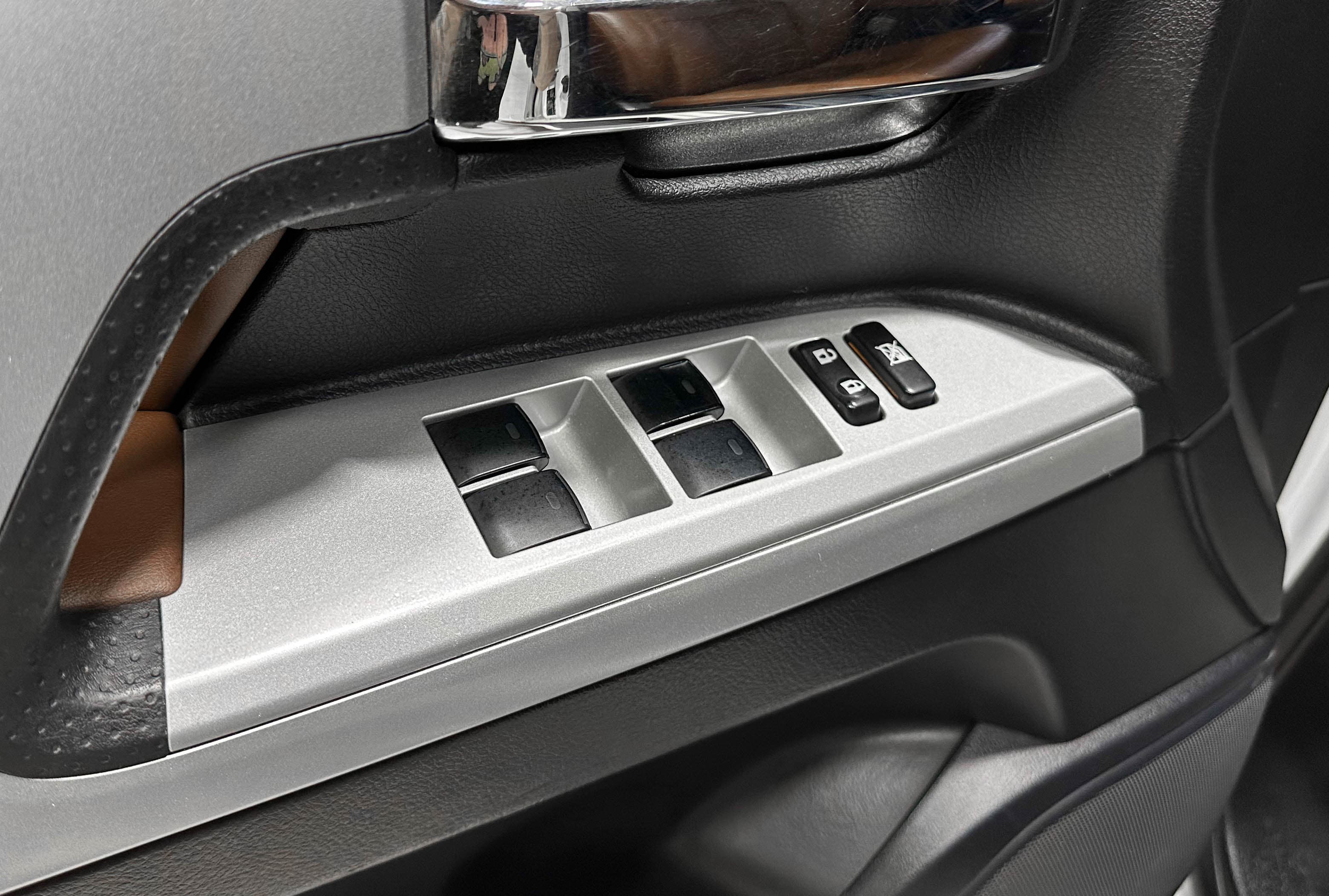 Toyota Land Cruiser 200 - фото 17