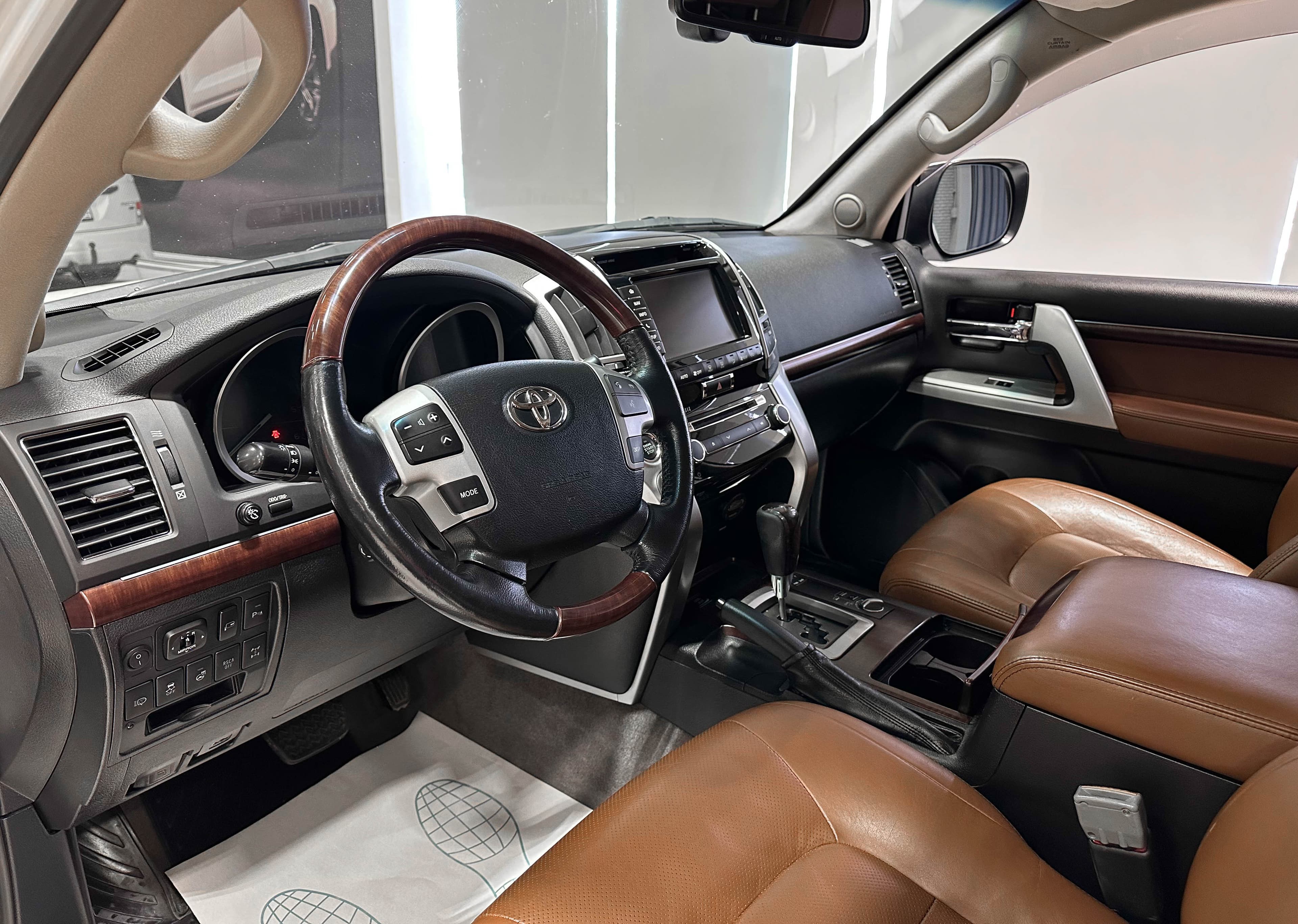 Toyota Land Cruiser 200 - фото 10