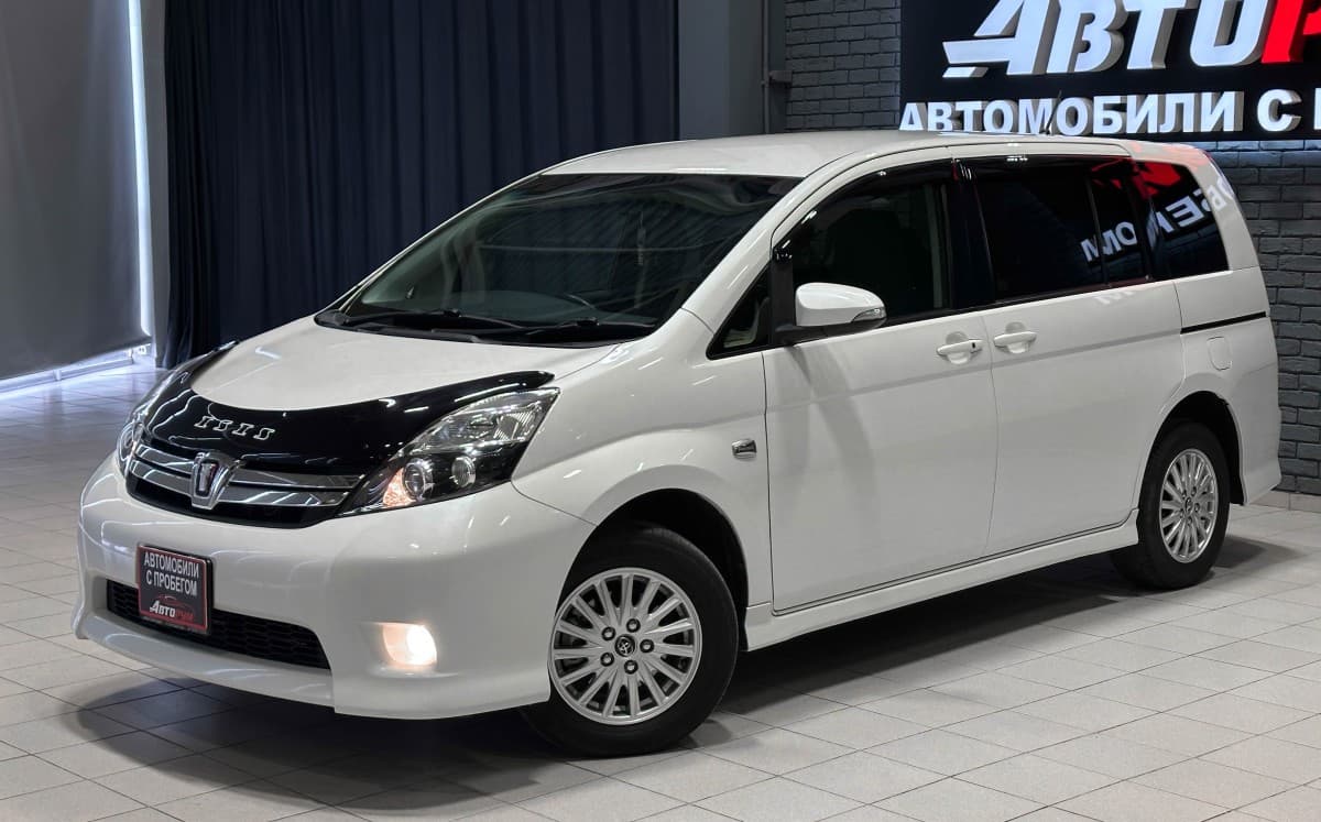 Toyota Isis - 2