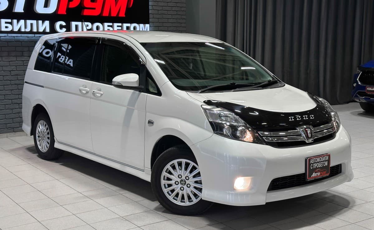 Toyota Isis - 5