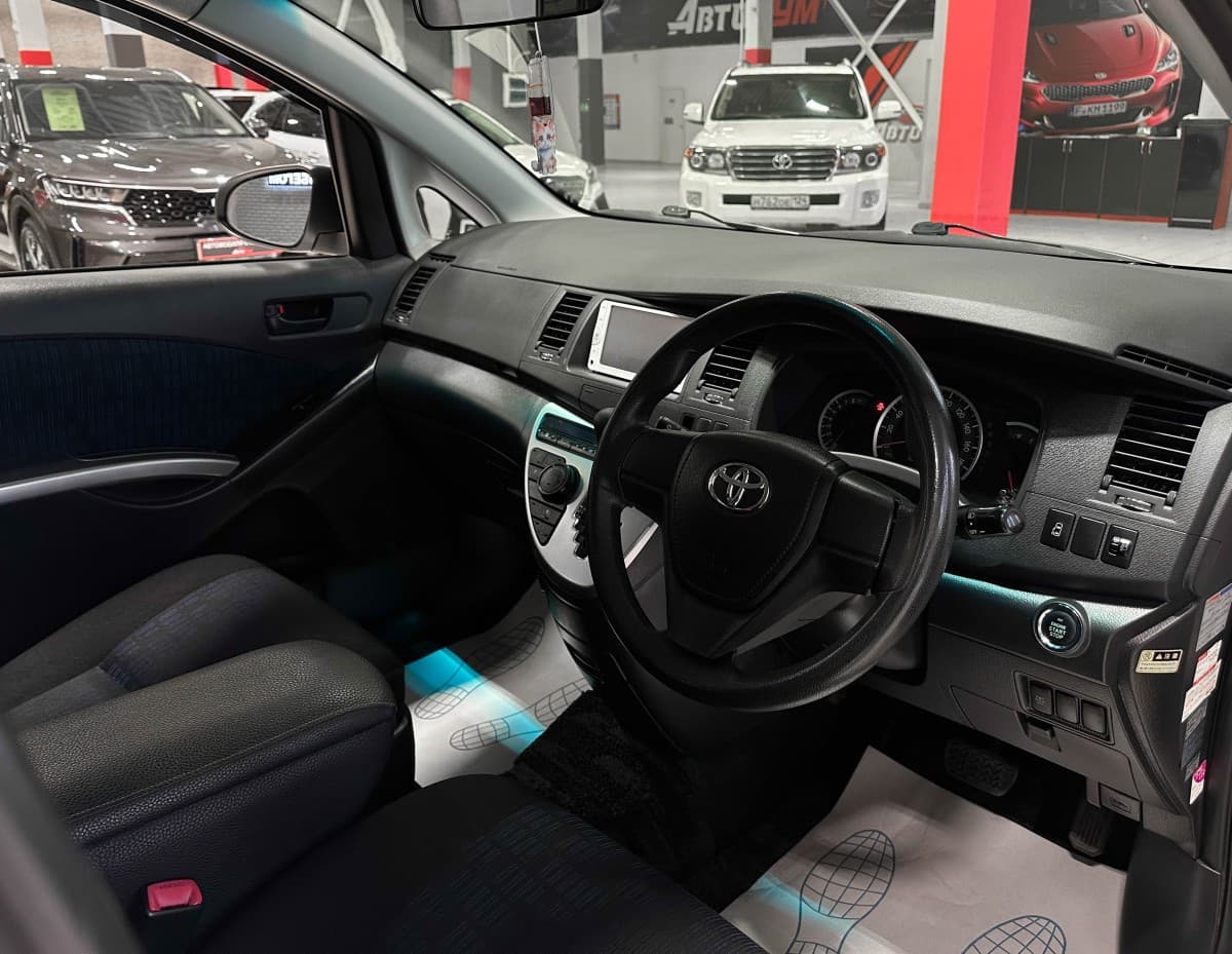 Toyota Isis - фото 10