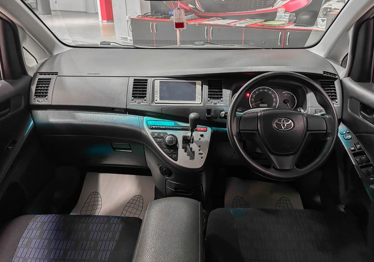 Toyota Isis - фото 26