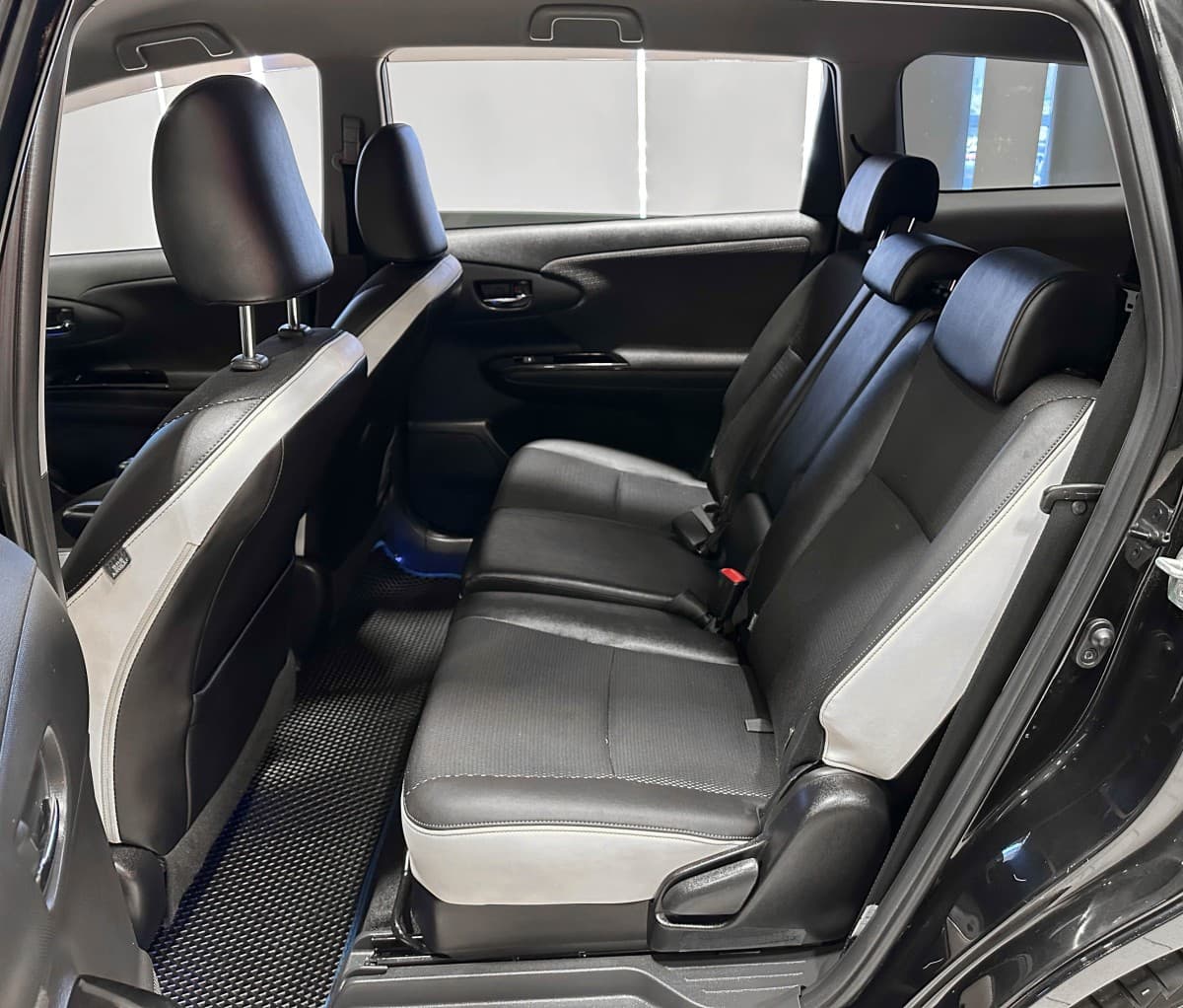 Toyota Wish - фото 12