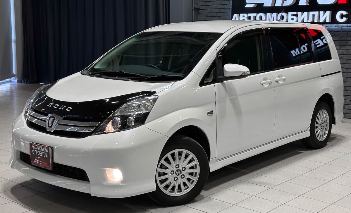 Toyota Isis - 2