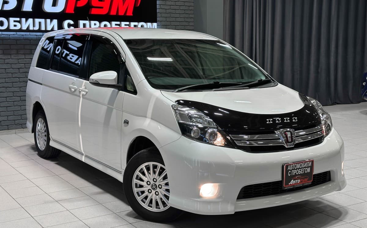 Toyota Isis - 5