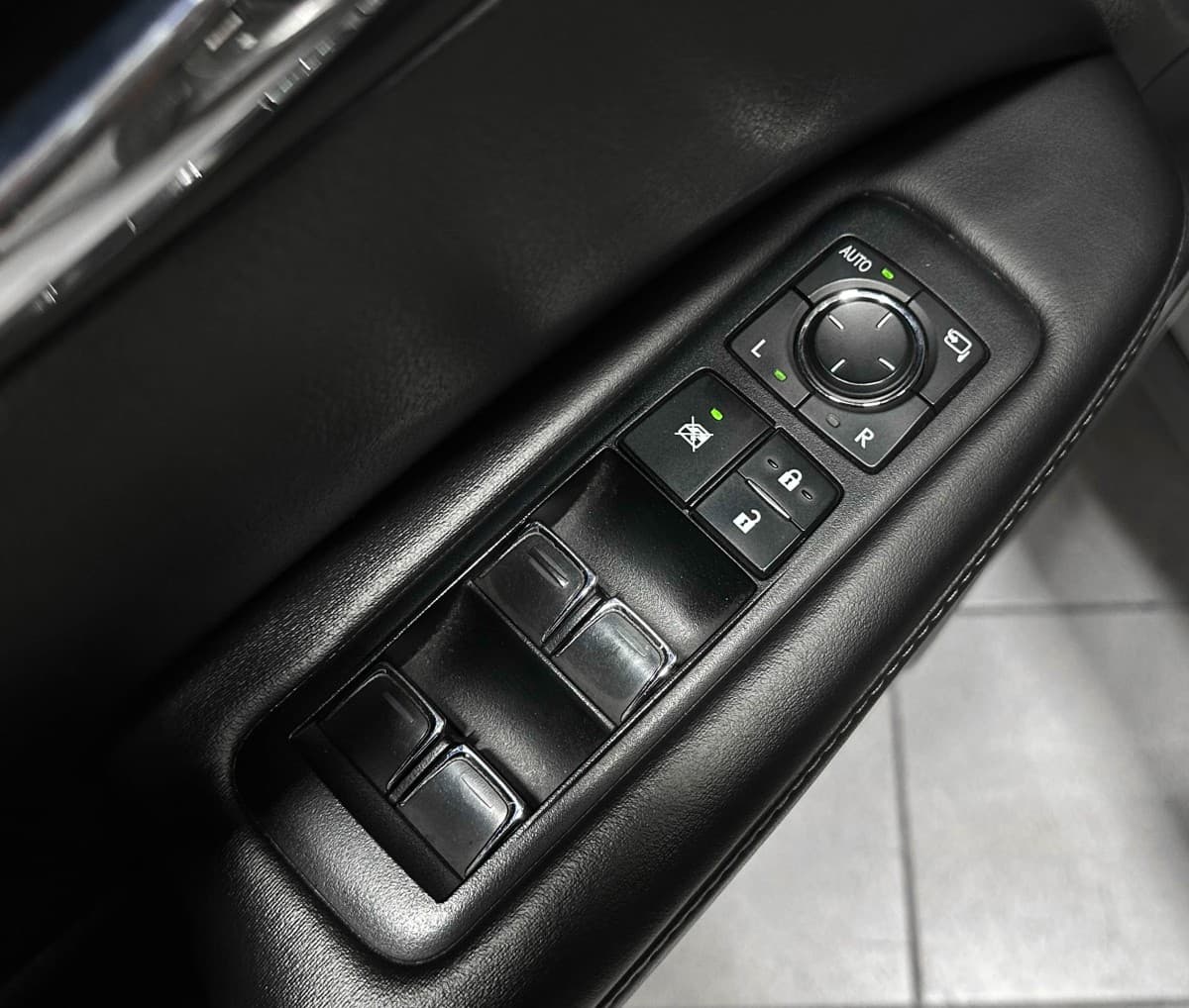 Lexus RX200T - фото 19