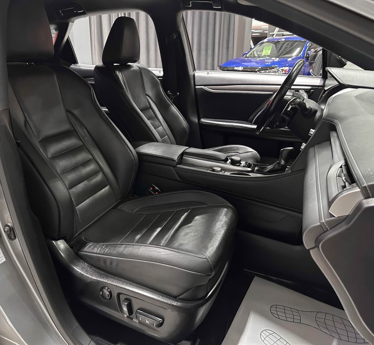 Lexus RX200T - фото 16