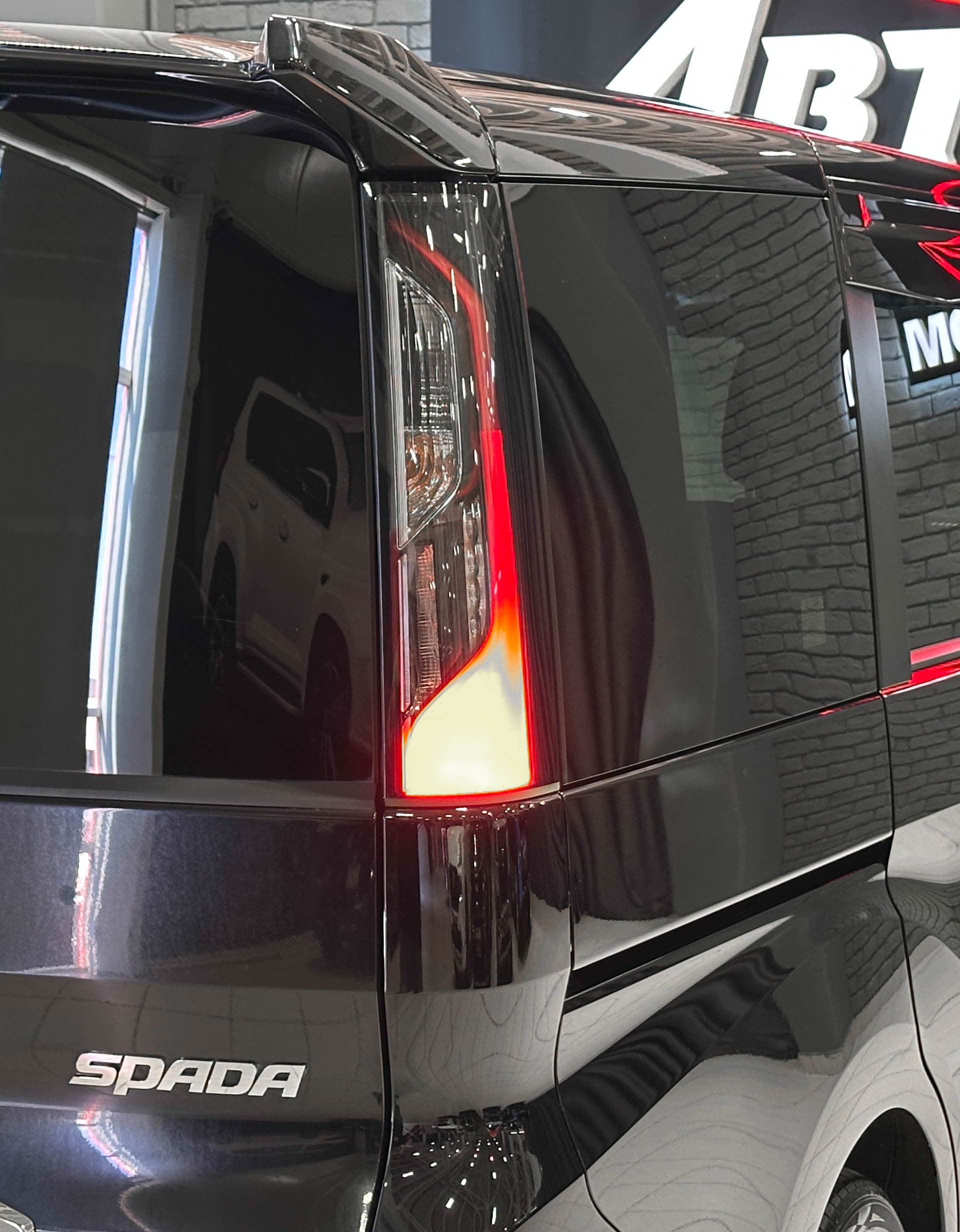 Honda Stepwgn SPADA - фото 8