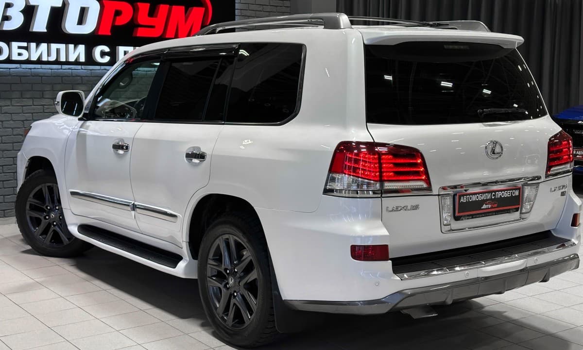 Lexus LX 570 - фото 9