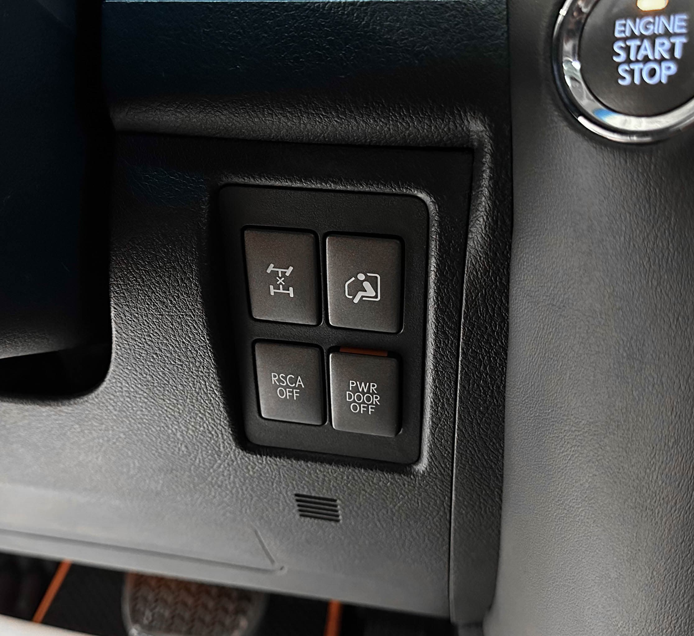 Lexus LX 570 - фото 24