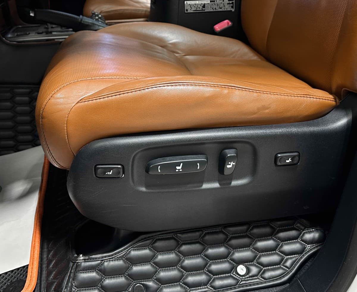 Lexus LX 570 - фото 29