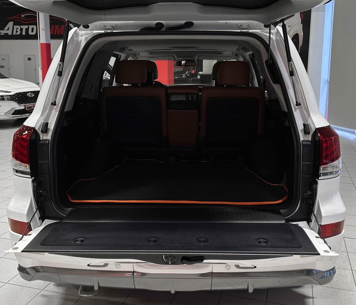 Lexus LX 570 - фото 12