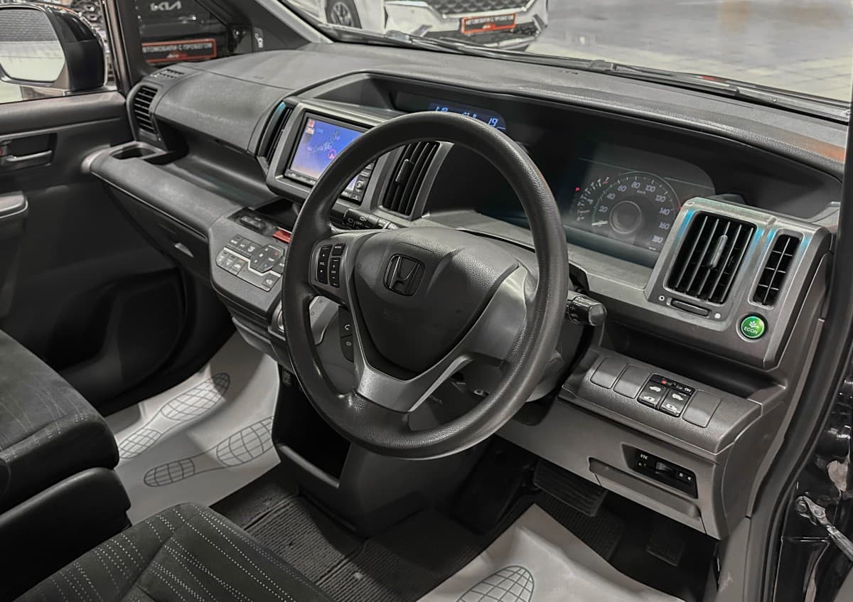 Honda Stepwgn - фото 10