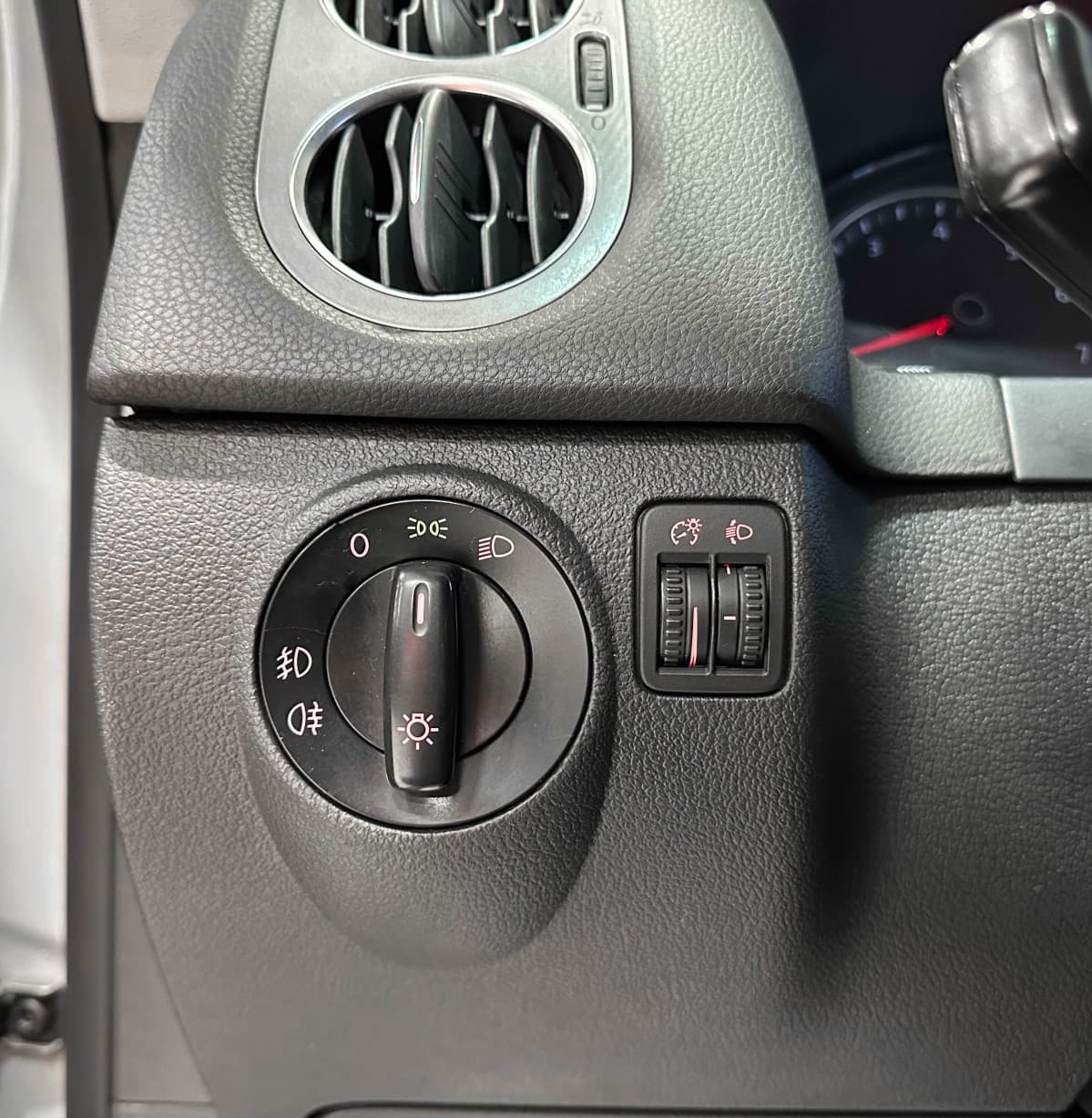 Volkswagen Tiguan - фото 19