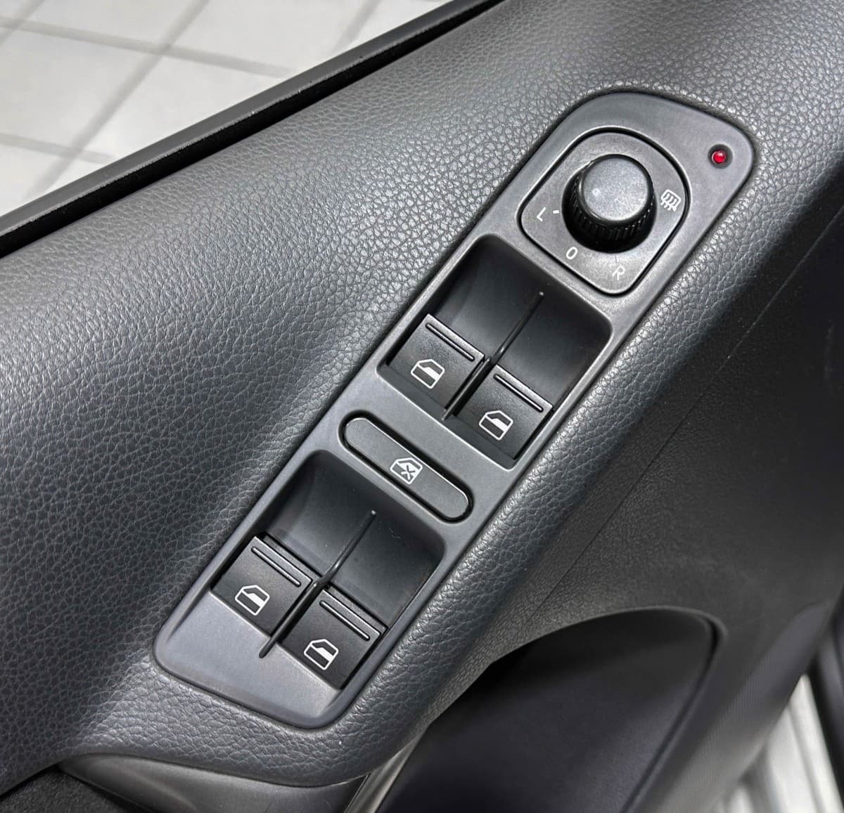 Volkswagen Tiguan - фото 17