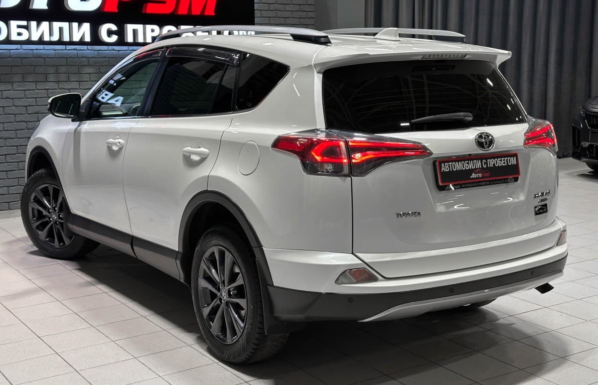 Toyota RAV4 - фото 9