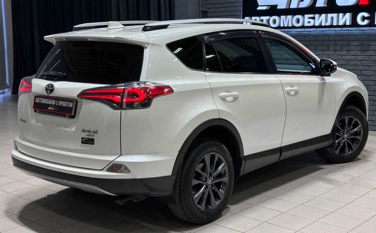 Toyota RAV4 - фото 6