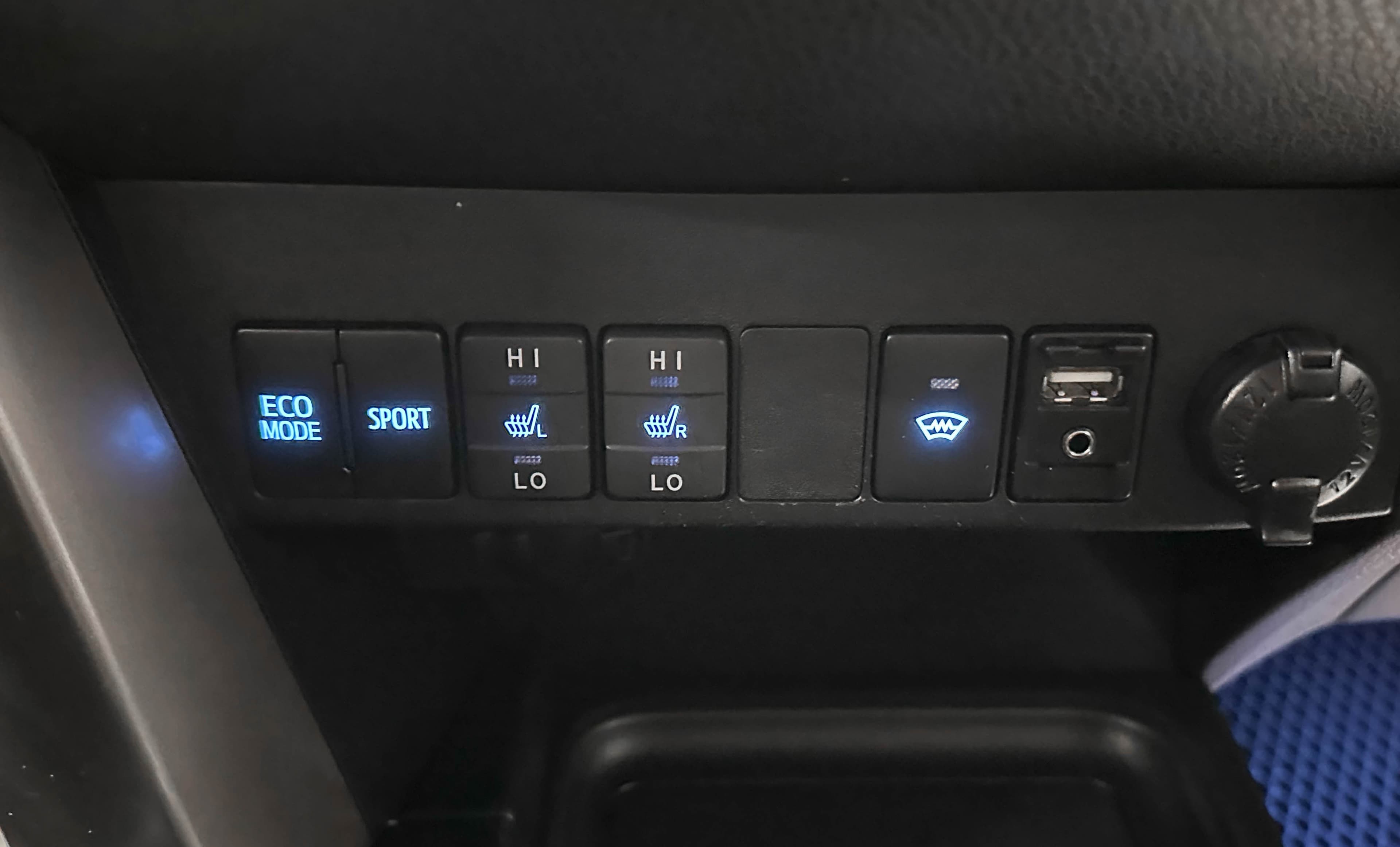 Toyota RAV4 - фото 25