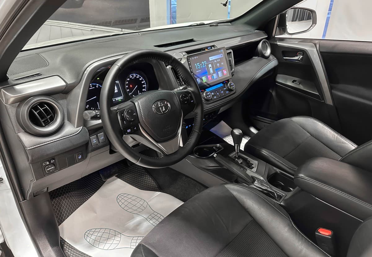Toyota RAV4 - фото 10