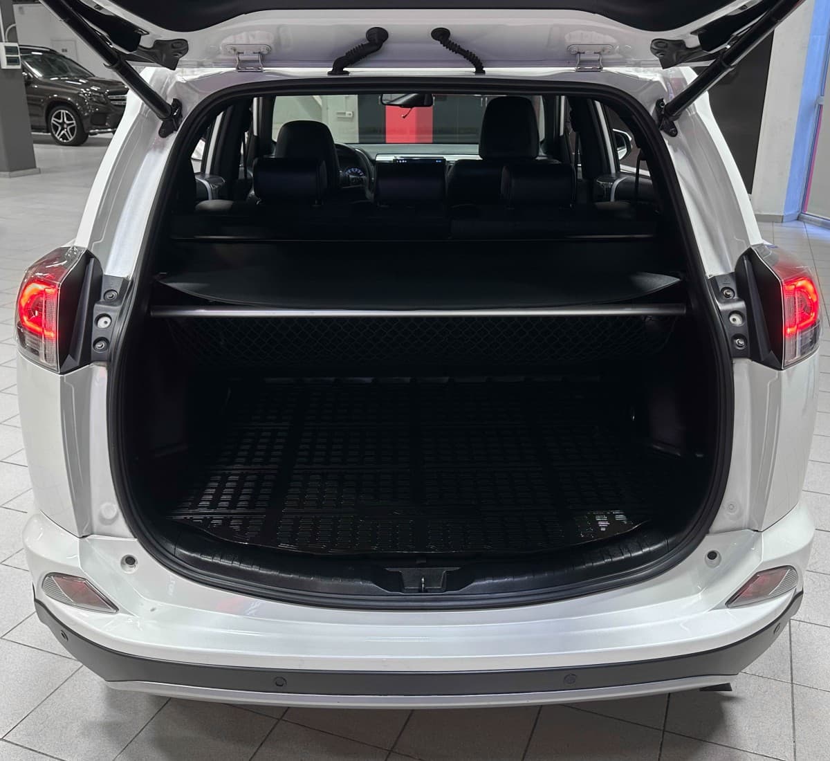 Toyota RAV4 - фото 14