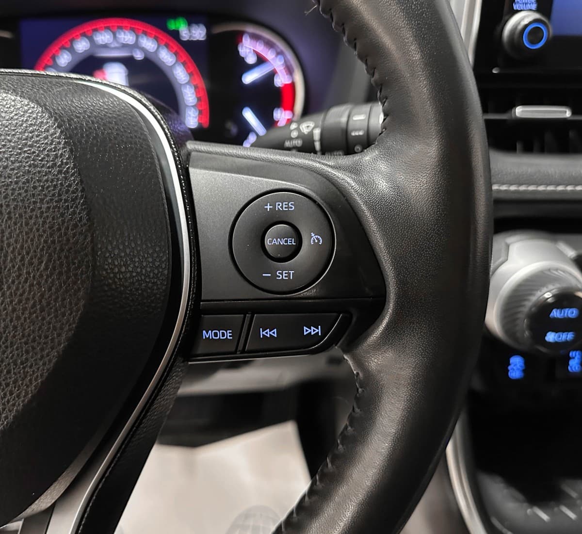 Toyota RAV4 - фото 18