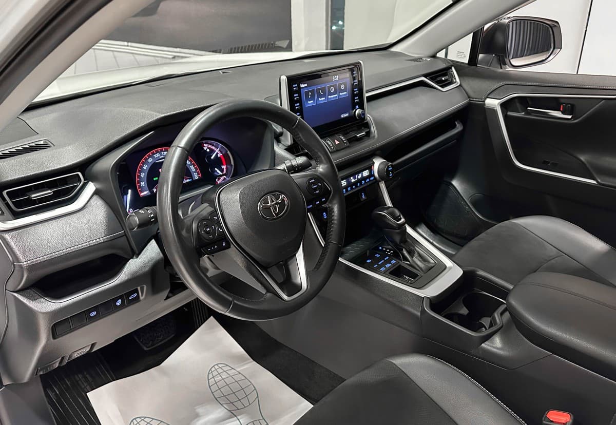 Toyota RAV4 - фото 8