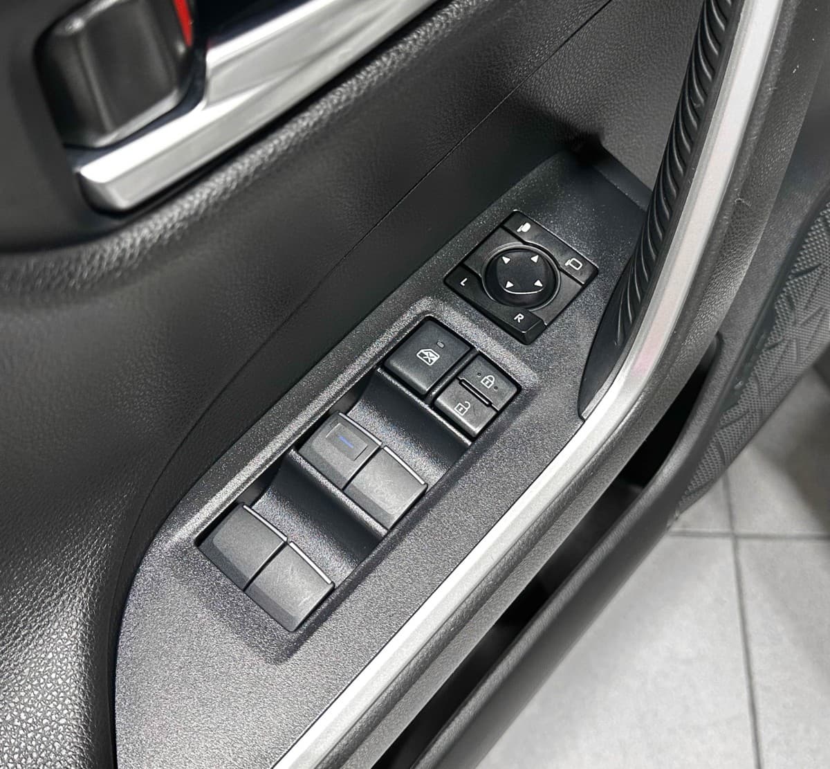 Toyota RAV4 - фото 15