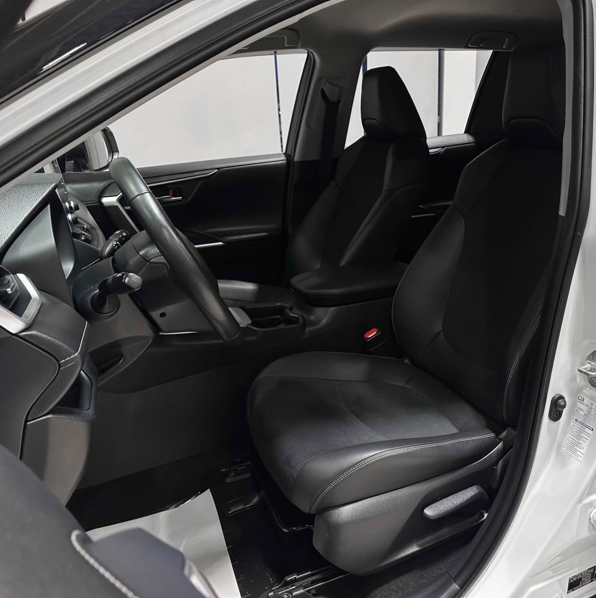 Toyota RAV4 - фото 9