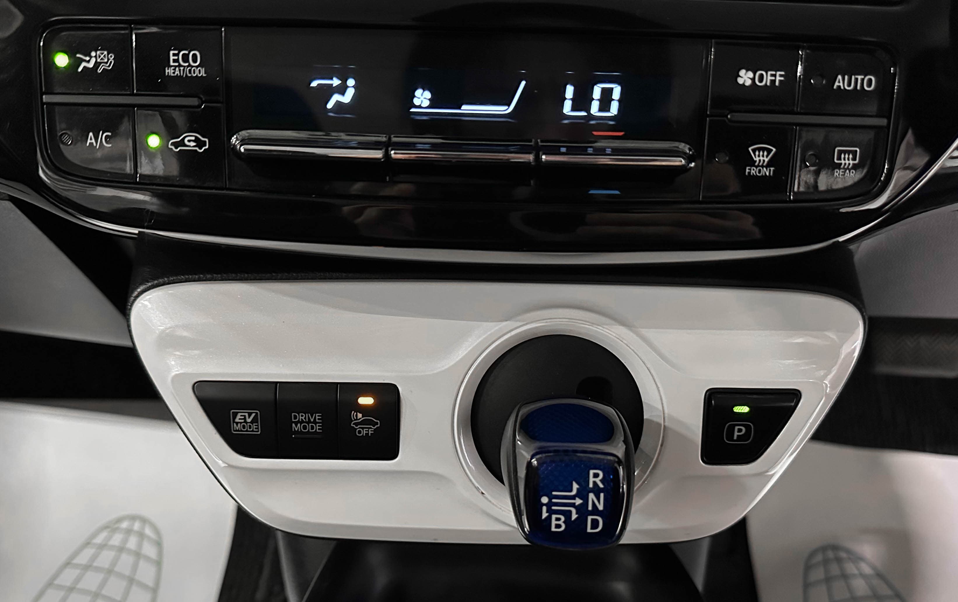Toyota Prius Hybrid - фото 24