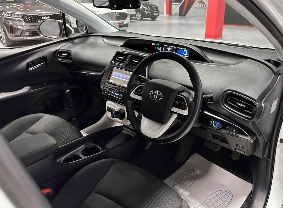 Toyota Prius Hybrid - фото 10