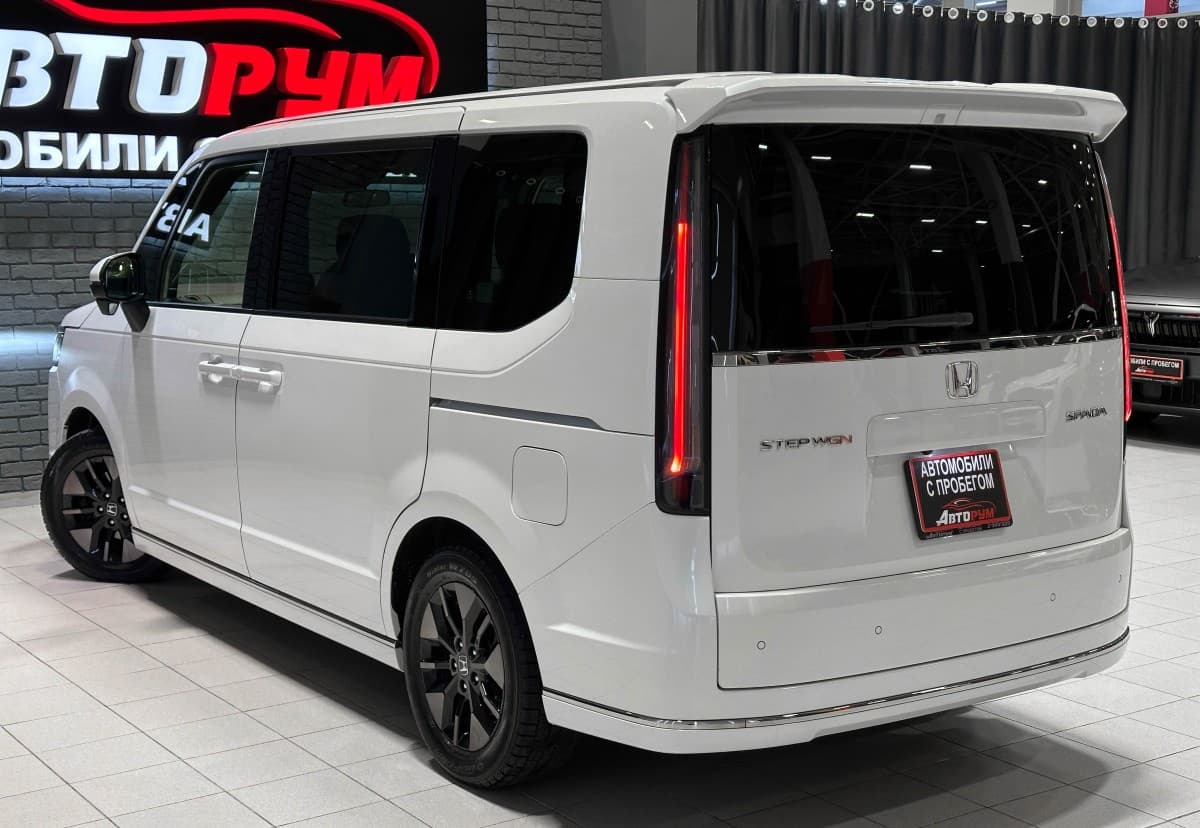 Honda Stepwgn Spada - фото 9
