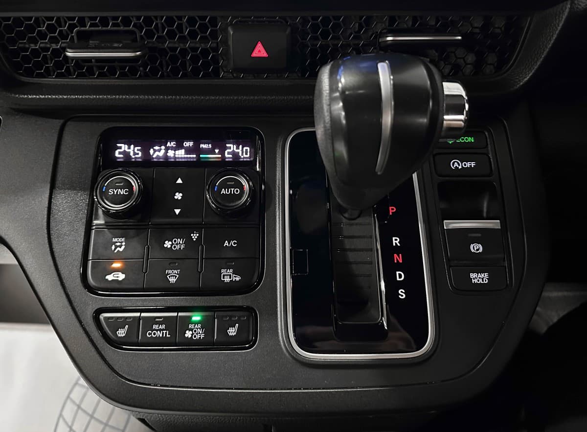 Honda Stepwgn Spada - фото 25
