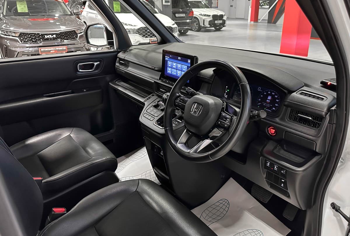 Honda Stepwgn Spada - фото 10