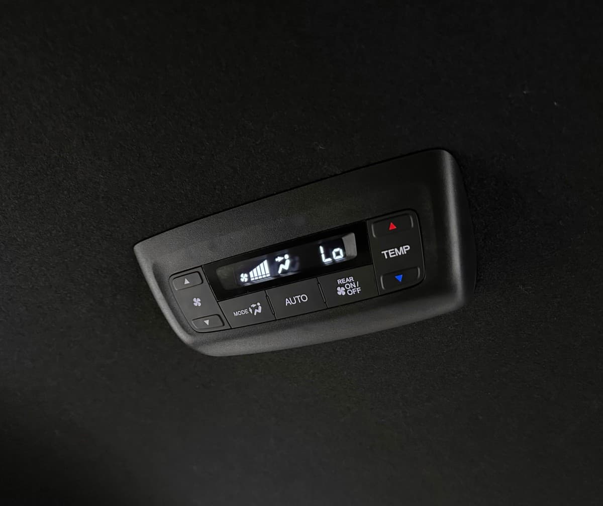 Honda Stepwgn Spada - фото 26