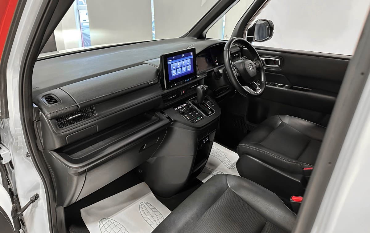 Honda Stepwgn Spada - фото 17