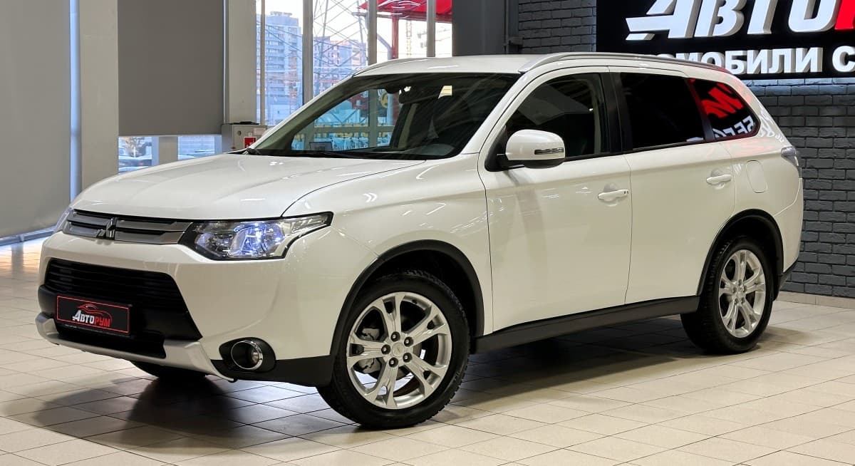 Mitsubishi Outlander - 2
