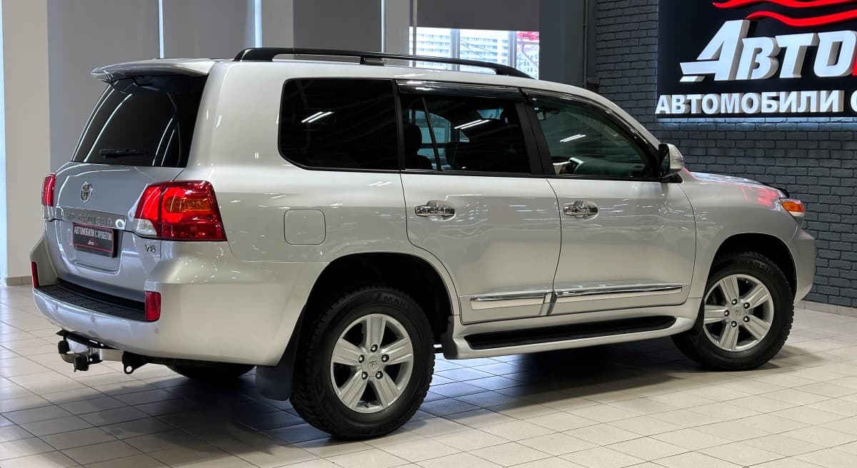Toyota Land Cruiser 200 - 5