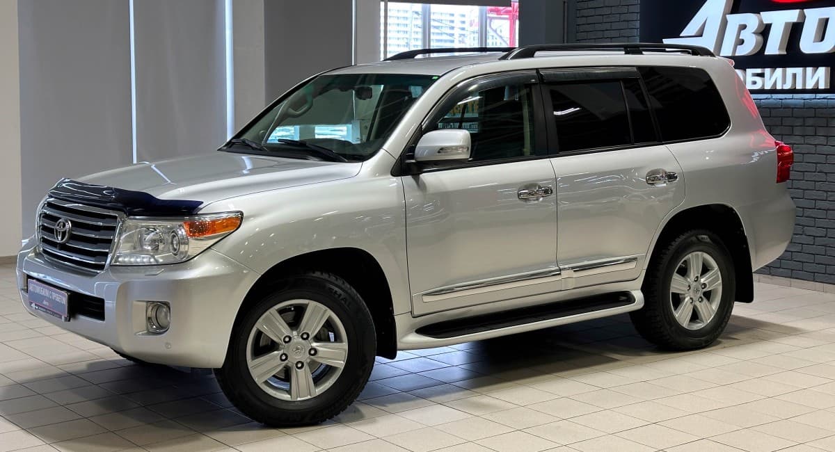 Toyota Land Cruiser 200 - 2